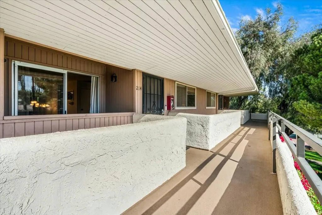 2860 N Los Felices Road 214, Palm Springs, California 92262 home-pic-3